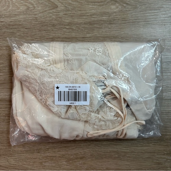 V-Neck Lace Ruffle Mini Dress - Picture 4 of 5